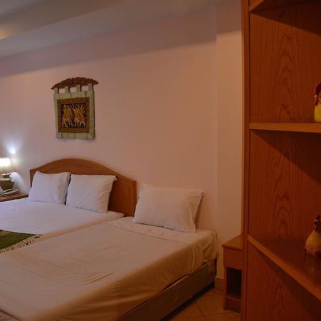 Seven Oaks Inn Джомтиен Бийч Стая снимка