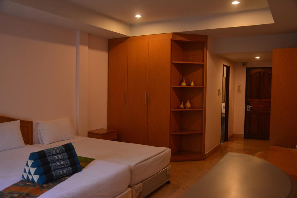 Seven Oaks Inn Джомтиен Бийч Стая снимка
