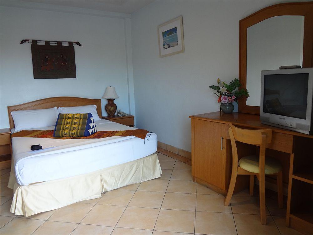 Seven Oaks Inn Джомтиен Бийч Екстериор снимка