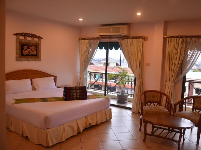 Seven Oaks Inn Джомтиен Бийч Екстериор снимка