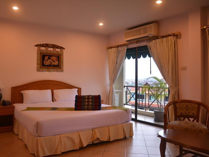 Seven Oaks Inn Джомтиен Бийч Екстериор снимка