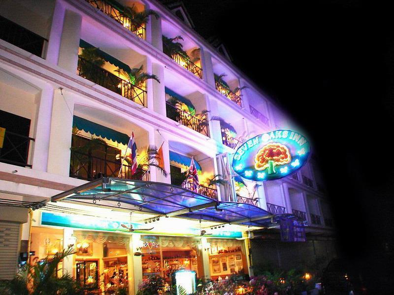 Seven Oaks Inn Джомтиен Бийч Екстериор снимка