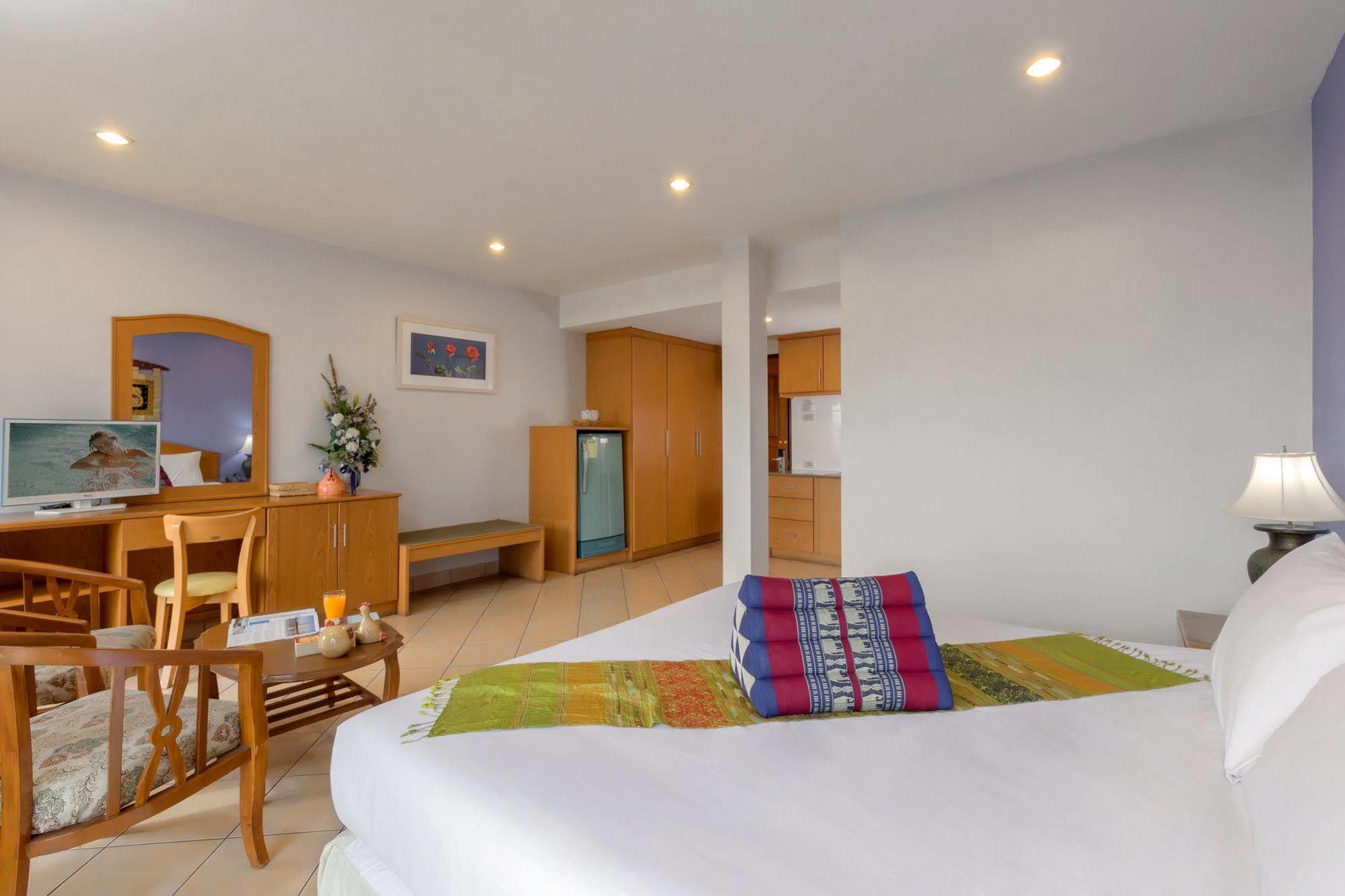 Seven Oaks Inn Джомтиен Бийч Екстериор снимка