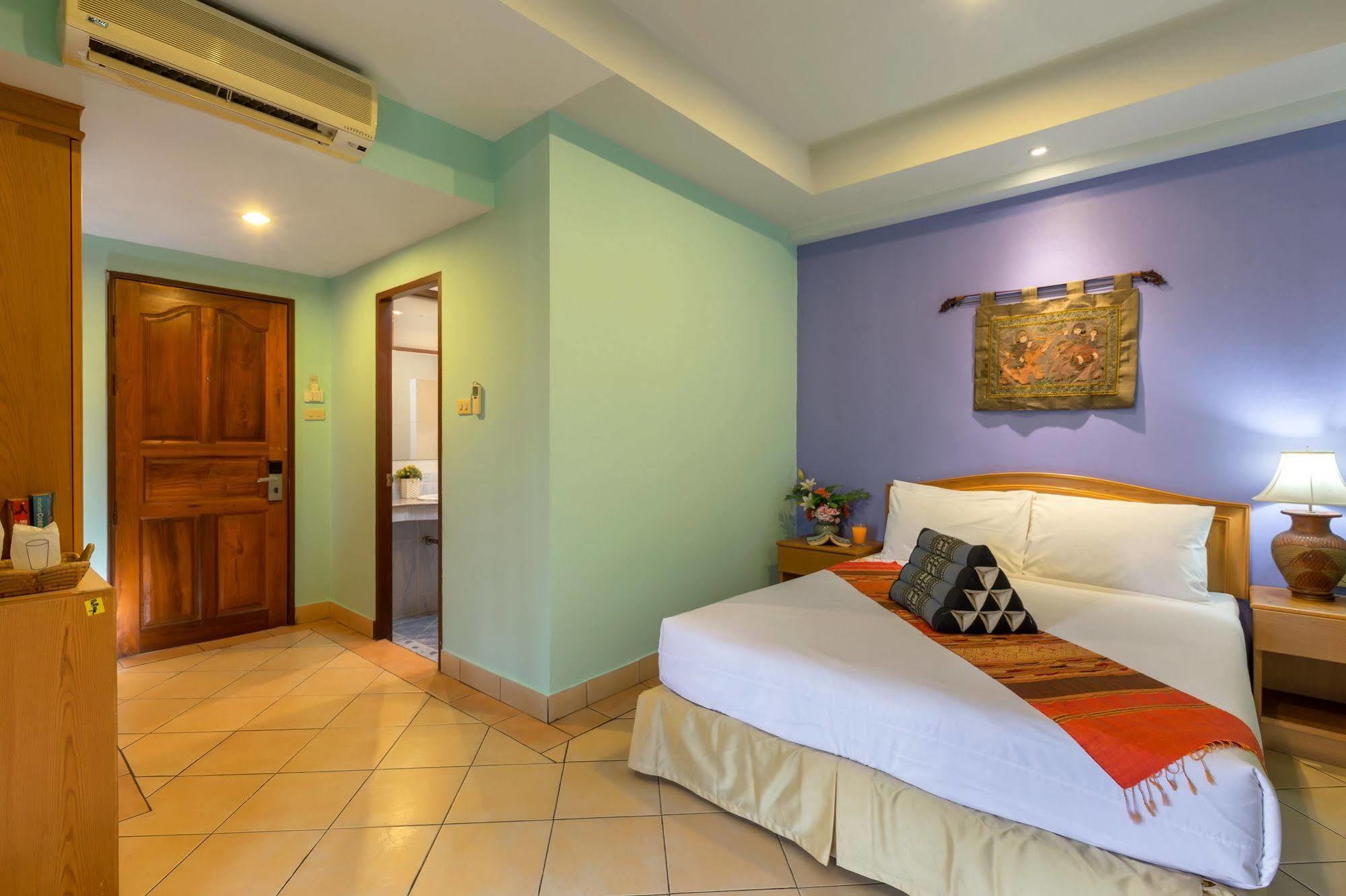 Seven Oaks Inn Джомтиен Бийч Екстериор снимка