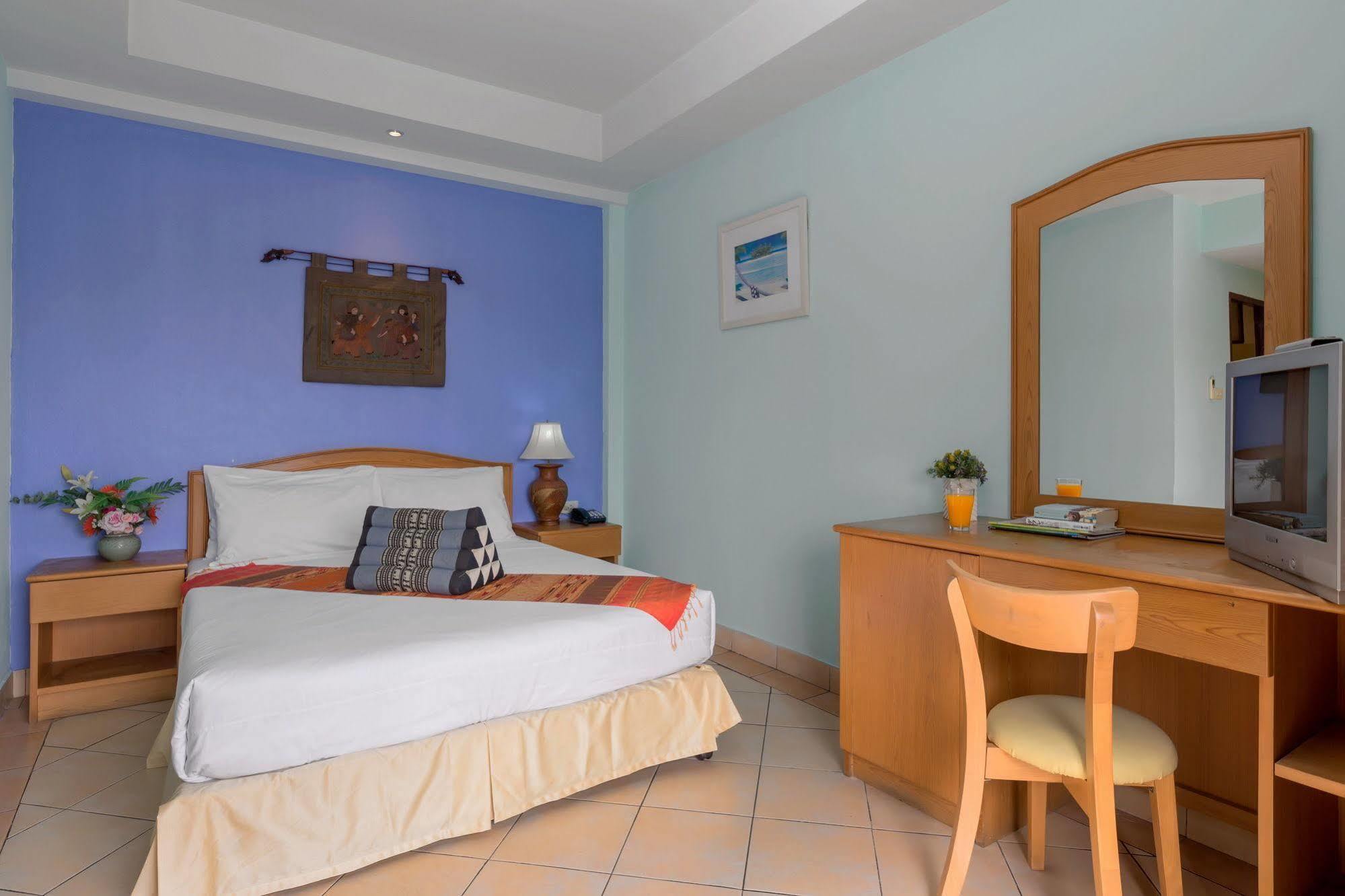 Seven Oaks Inn Джомтиен Бийч Екстериор снимка
