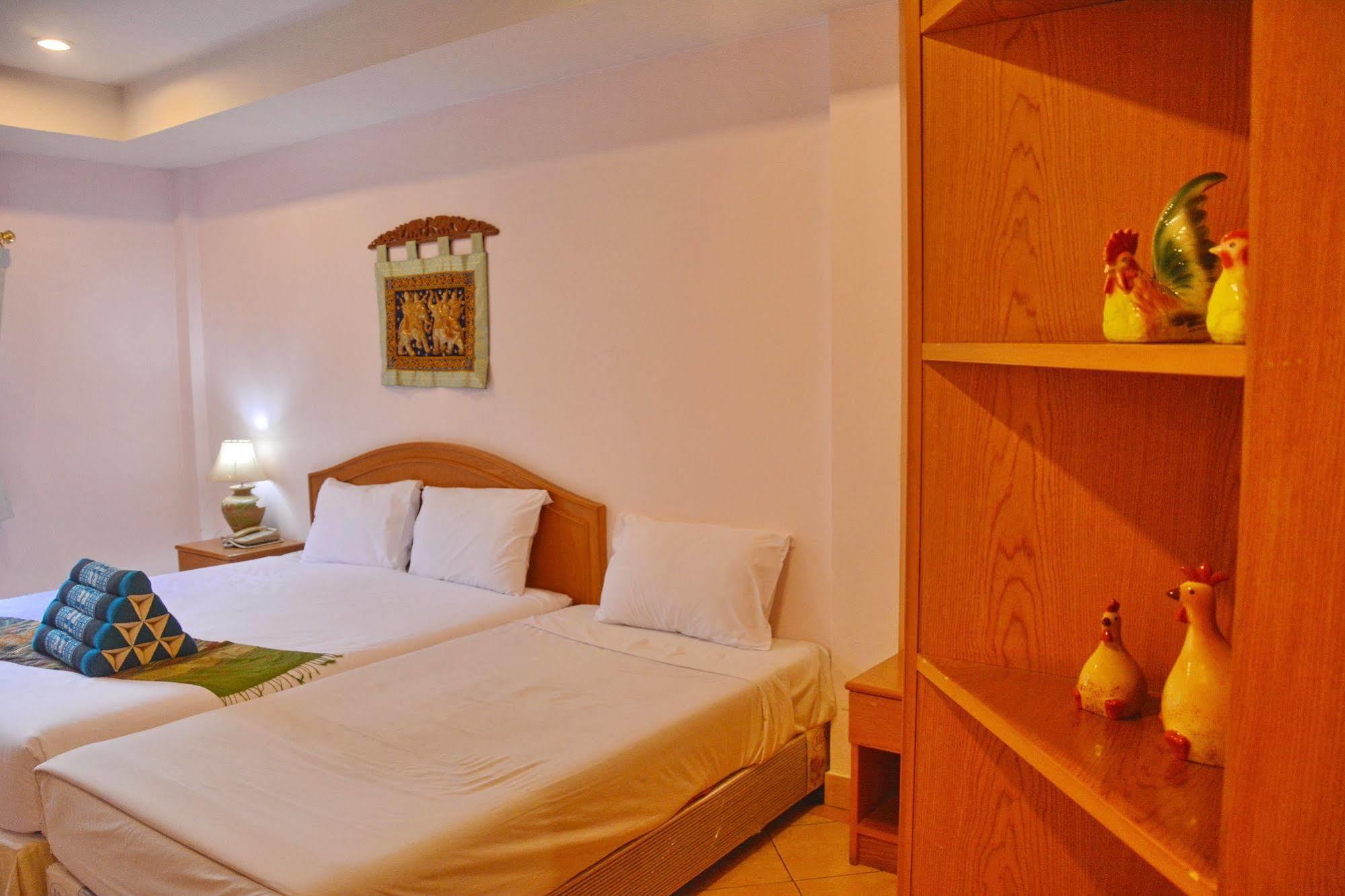 Seven Oaks Inn Джомтиен Бийч Екстериор снимка