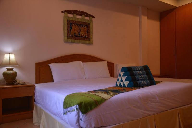 Seven Oaks Inn Джомтиен Бийч Екстериор снимка